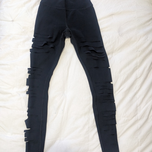 New black Alo extreme ripped warrior legging - Picture 9 of 10